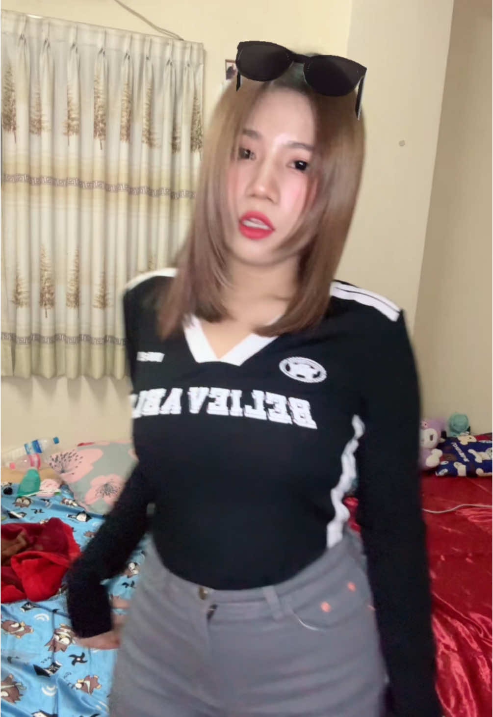 ဘာတွေကနေလဲတော့မသိ 🤣 #kikomm #falcondaisies 