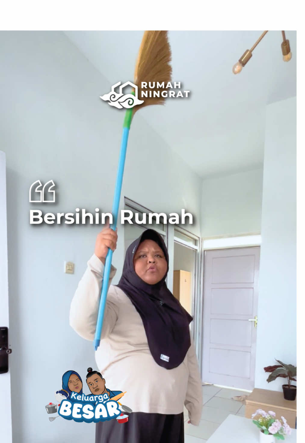 Bersih-bersih rumah ala Pa Bes dan Bu Bes, ada aja kehebohannya kalau ga berantem ya berisik 😀🏡✨ Upss…  Bu Bes ga sampe bersihin Atap nya karena konsep rumah nya High Ceiling 😅🏡 📍Rumah Ningrat  📞0811.2288.7878 @RUMAH NINGRAT  #fyp #beranda #cirebon #keluargabesar #rumahsubsidicirebon #rumahsubsidi #perumahancirebon #perumahansubsidicirebon 