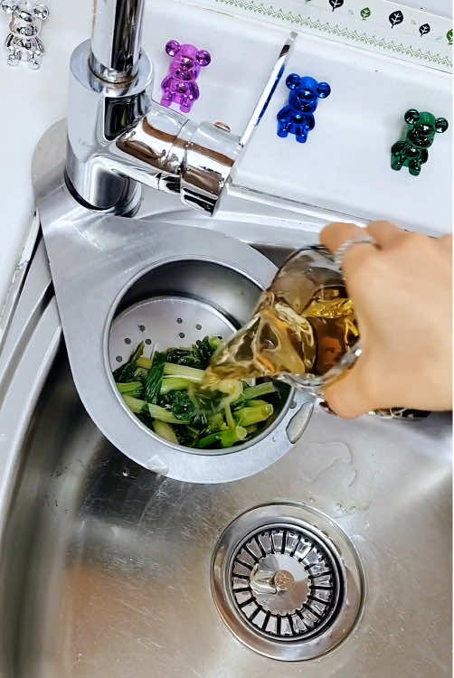 Install a stainless steel swan drain basket in the kitchen at home. The usual leftovers can be filtered and cleaned, and the sewer will not be clogged #SwanDrainBasket #DrainBasket #KitchenGoodThings