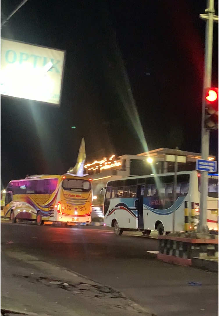 Monggo mampir absen yang asli orang Ngawi 🥰 #ngawi #ngawi24jam #ngawiupdate #bus #fyp #ngawi_ramah #cctvngawi