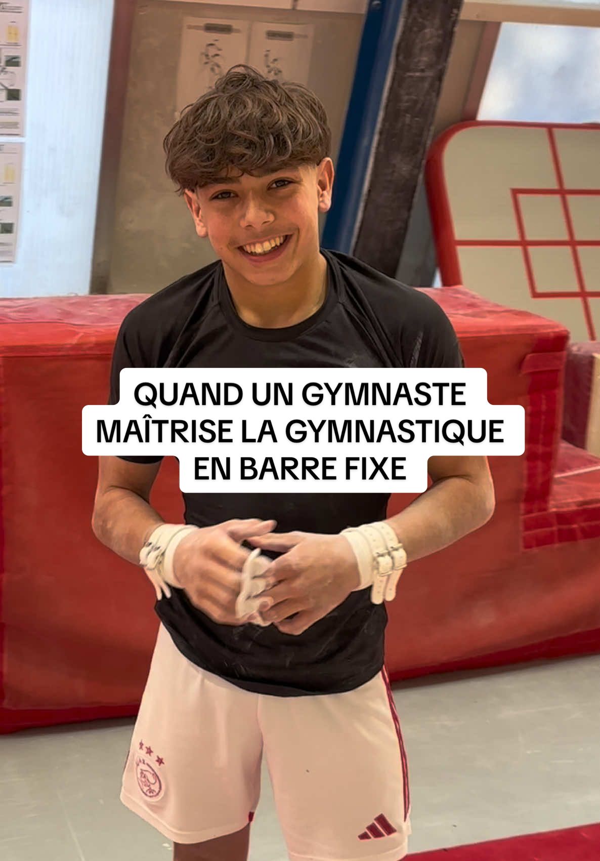 Quand un gymnaste maitrise la gymnastique en barre fixe 👌🏻  Bravo @mael.atamna #gymnastique #gymnast #GymTok #gymnastik 