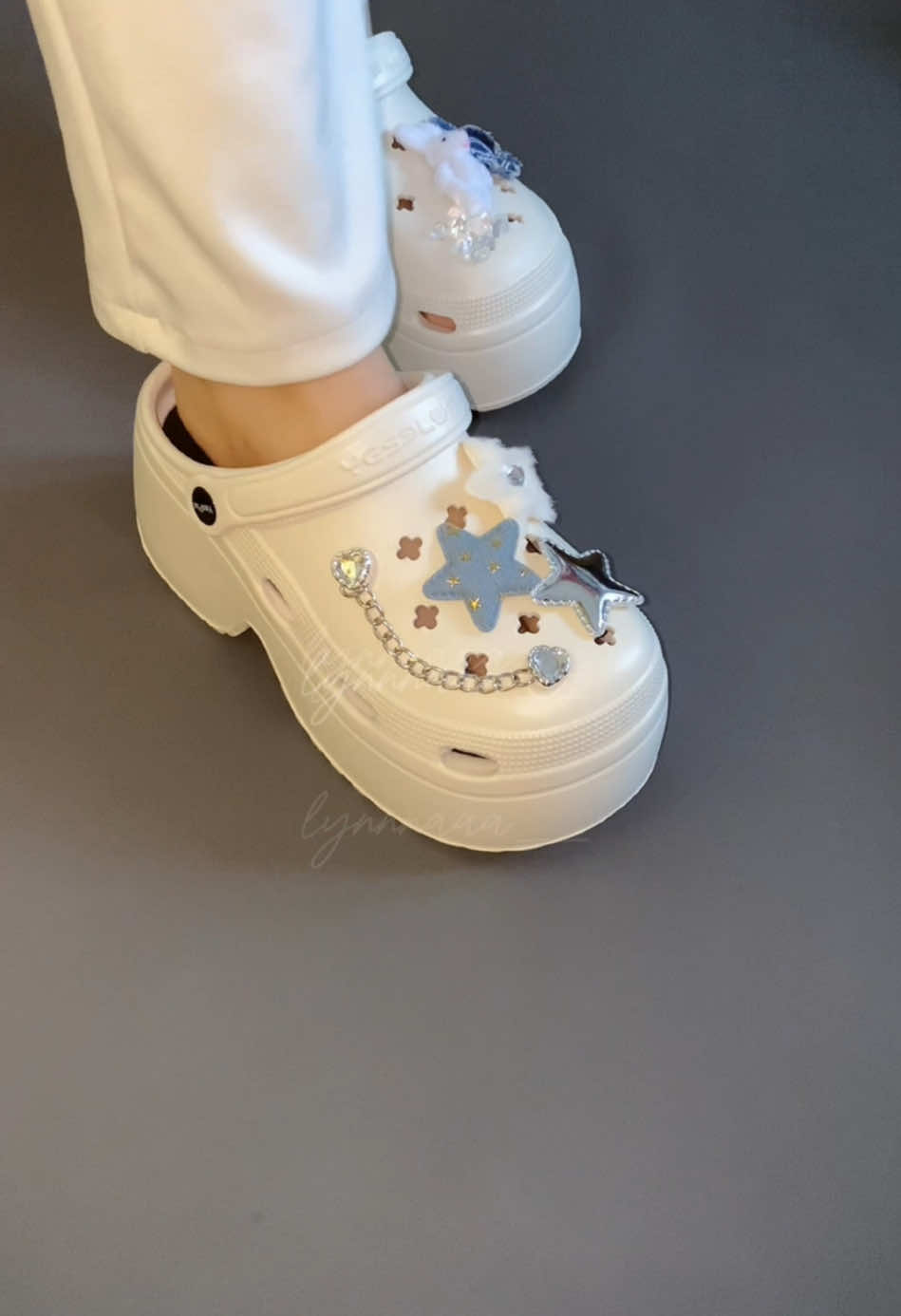 lucu bgt weh sandalnya, ringan banget, empuk, dan ga licin 😍 #sandalwanita #sepatu #trending #fashiontiktok #videoviraltiktok #sandalaesthetic #sandalkece #sandalbaim #rekomendasi #sandalcantik #fashion #OOTD #videoviral #sepatuwanita 