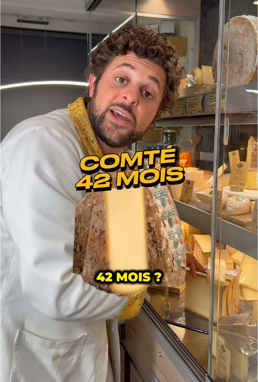 Ah le fameux « Comté de Noël », la coqueluche des Parigots ! À ma connaissance les franc-comtois ne mangent pas de ce pain Comté-là !  Ils préfèrent le 18-24 mois car : 🪭 un éventail aromatique plus complexe et pas que les notes torréfiées ; 🧈sa texture est plus beurrée et fondante et moins cassante ; 💸 et surtout…plus abordable car le 42 mois ça peut monter à plus de 50€/kg… Mon préféré c’est aussi le 18-24 mois en fonction de la période.  En ce moment le 18 mois a été fabriqué avec du lait d’été 2023, c’est ça qu’est bon ! Et vous @theloucashow @Pierre Hugues José  @Flooz-flooz la fripouille @La petite de Franche-Comté  @mamansurlefil  @Louiseetcie @kimo DZ  #LeCheeseGeek #PalaisduFromage #Fromage #Food #Cheese #Cuisine #Foodie #CheeseLovers #FrenchFood #InstaFood #FoodGasm #Yummy #CheeseLover #FromageAddict #CheeseCulture #FoodiesOfInstagram #ArtisanatFrançais #FromageLovers #vacherin #jura #comté #franchecomté #comtedenoel #christmas 