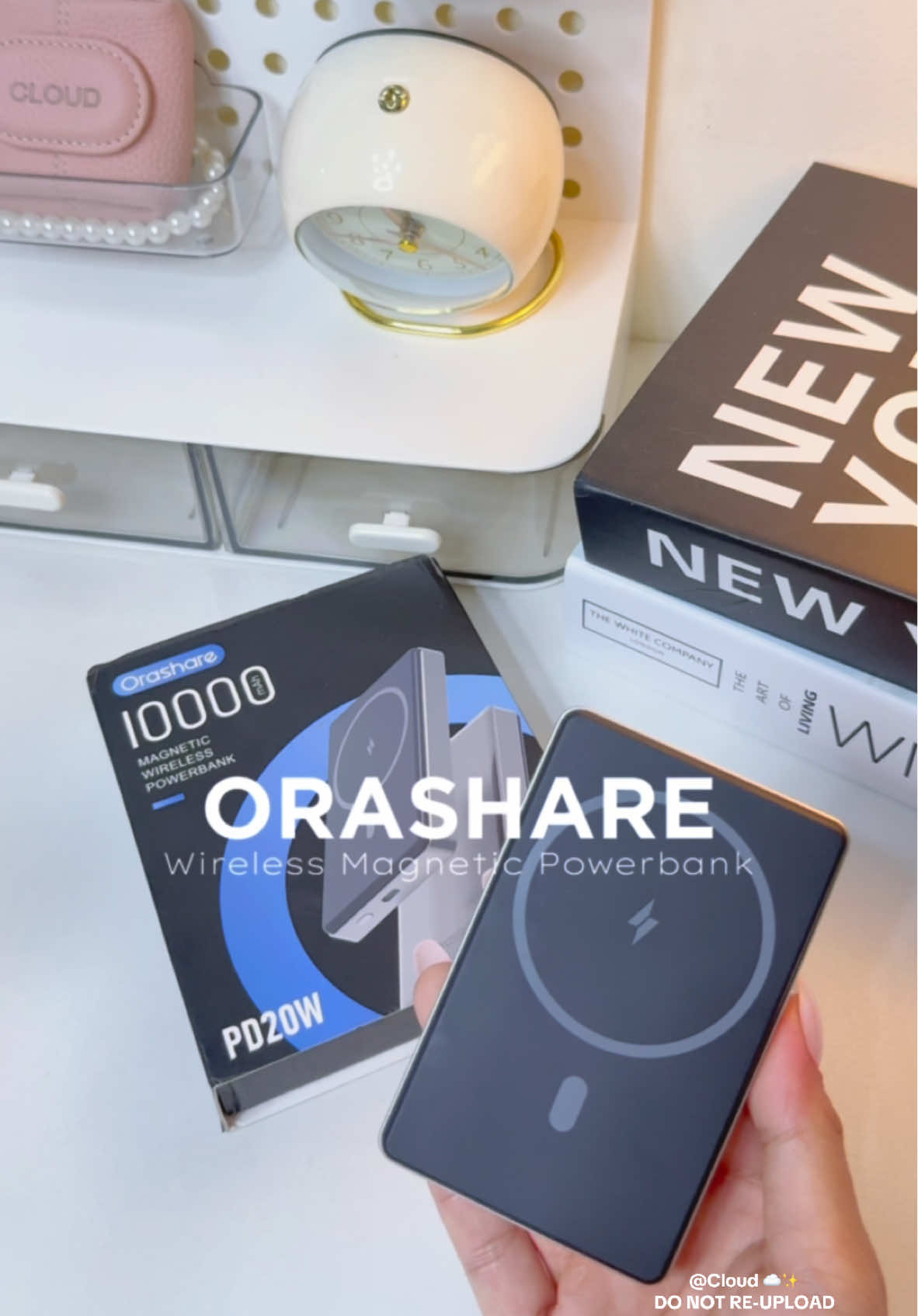 Power up your day with this portable, magnetic and lightweight Power Bank! 🤍✨ #orasharepowerbank #orashare #powerbank #magneticpowerbank #wirelesspowerbank #powerbankfastcharging #magsafepowerbank #batterypack #fyp 