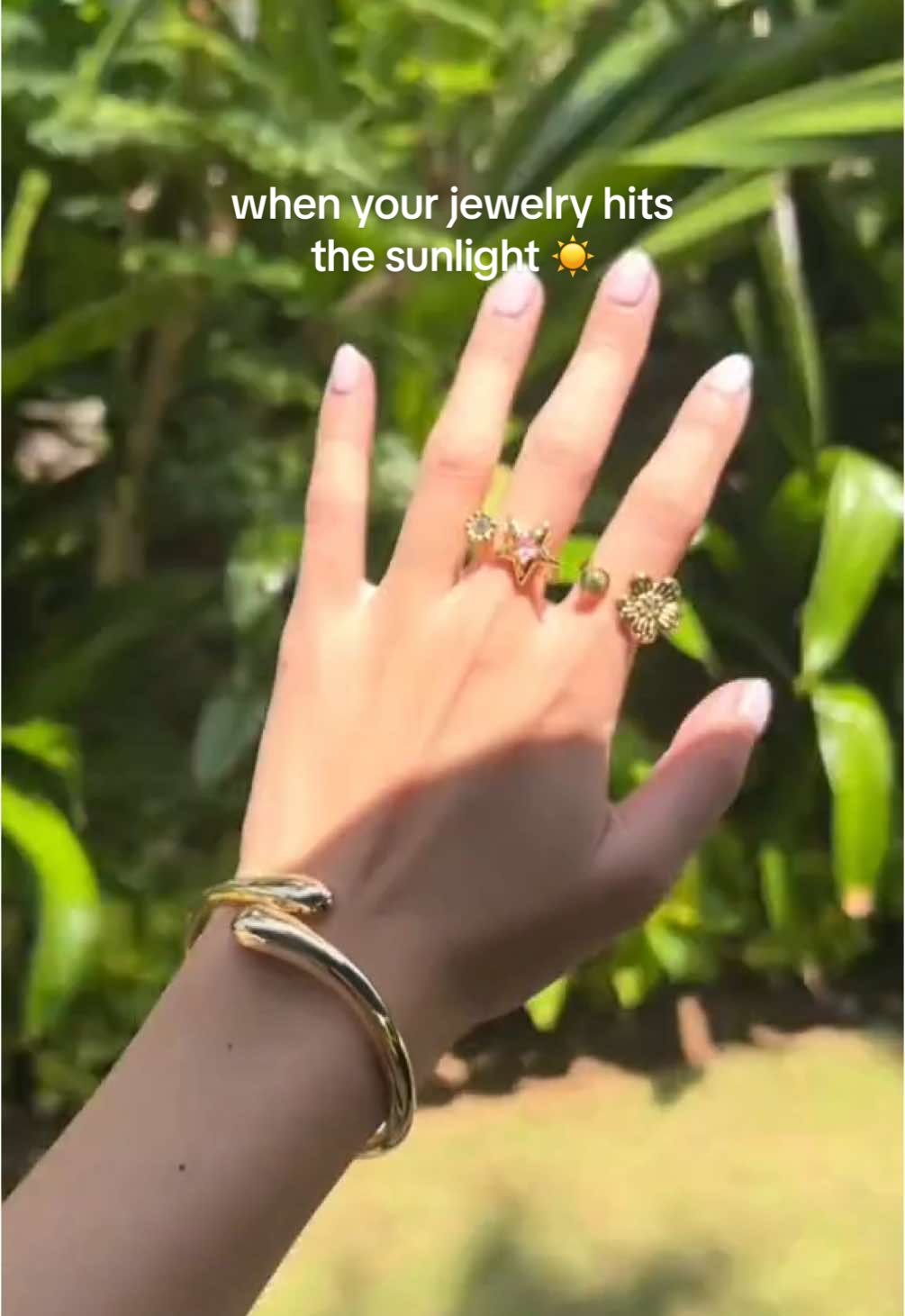 jewelry that lives for the sun🌸⭐️✨ #girlsgonegold #goldjewelry #jewelrytiktok #jewelryoftheday 