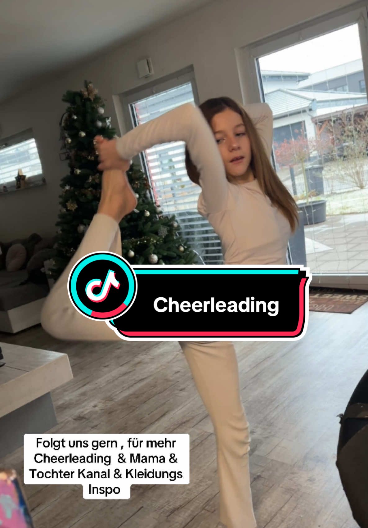 Wie man nur freiwillig Schmerzen aushalten 🤪🤪 #cheer #cheerleading #cheers #cheerleaders #cheermom #schmerzen #schmerzenlindern #mamaundtochter #motherdaughter 