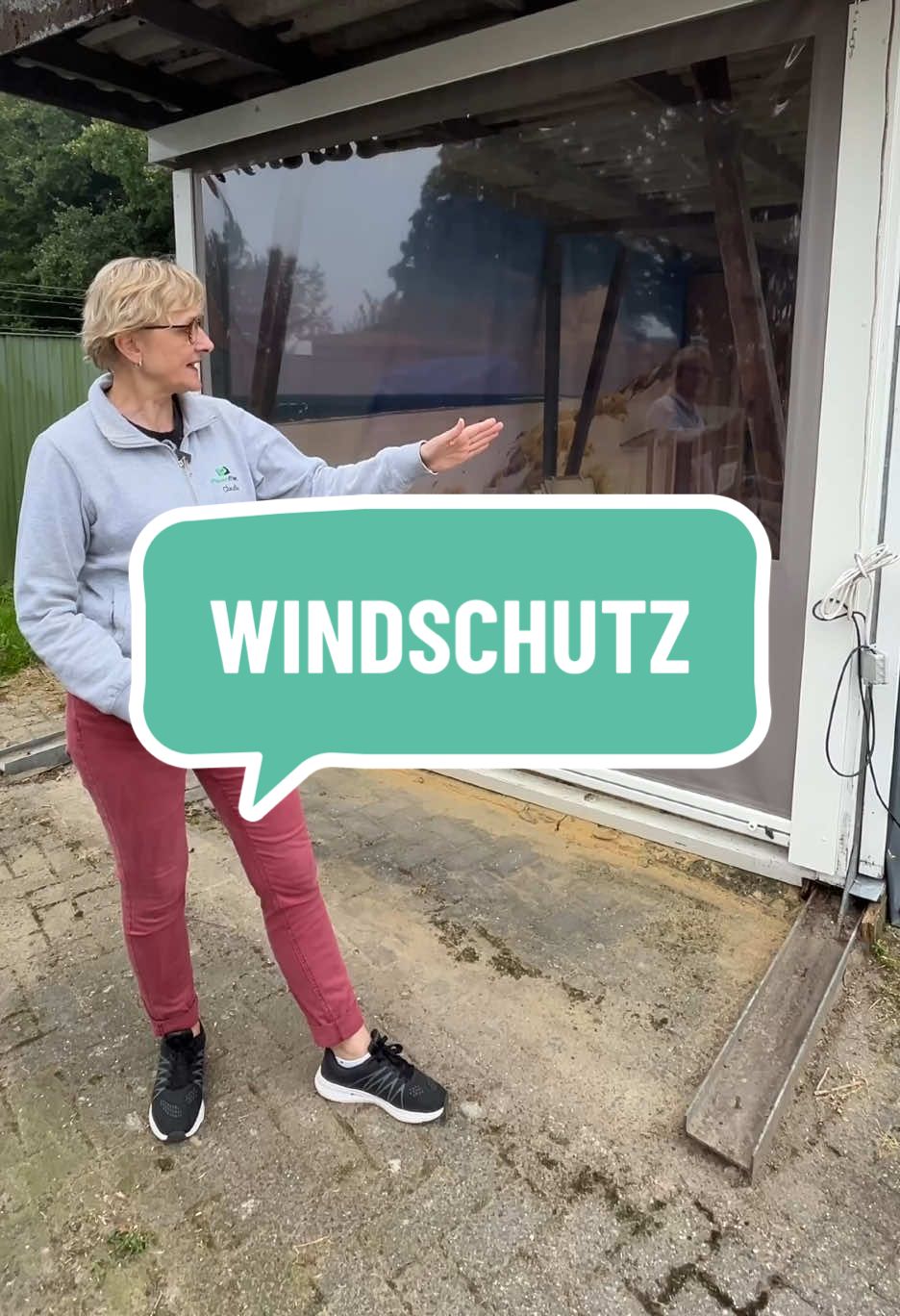 Terrasse Windschutz Rollo! 🍂  Schütze deine Terrasse vor Wind & Wetter! 🌧️ Jetzt im Herbst ist der perfekter Zeitpunkt für einen Wetterschutz-Rollo! ➡️ Mit Seitenführungsschienen und bequemem Knopfdruck-Betrieb.   ➡️ Auch als Handkurbel-Variante – easy zu bedienen! 💪   ➡️ Arretierung sorgt dafür, dass nichts flattert – stabil und fest. 🛡️   ➡️ Seitenführungsschienen bald auch in Anthrazit erhältlich! 😍 👉 Für mehr Infos: https://www.planen-markt.de/terrassenverkleidung/?utm_source=tiktok&utm_medium=social&utm_campaign=20241223-windschutz-rollo WhatsApp: 📲 https://wa.me/+4959029983319 Telefon: 📞 05902 998330  E-Mail: info@planen-markt.de Adresse: 📍 Industriestraße 4 in Freren Alle Links und Kontaktdaten auch in Bio! #terrasse #renovieren #wetterschutz #emsland #frerenTerrasse Windschutz Rollo! 🍂  Schütze deine Terrasse vor Wind & Wetter! 🌧️ Jetzt im Herbst ist der perfekter Zeitpunkt für einen Wetterschutz-Rollo! ➡️ Mit Seitenführungsschienen und bequemem Knopfdruck-Betrieb.   ➡️ Auch als Handkurbel-Variante – easy zu bedienen! 💪   ➡️ Arretierung sorgt dafür, dass nichts flattert – stabil und fest. 🛡️   ➡️ Seitenführungsschienen bald auch in Anthrazit erhältlich! 😍 👉 Für mehr Infos: https://www.planen-markt.de/terrassenverkleidung/?utm_source=tiktok&utm_medium=social&utm_campaign=20241223-windschutz-rollo WhatsApp: 📲 https://wa.me/+4959029983319 Telefon: 📞 05902 998330  E-Mail: info@planen-markt.de Adresse: 📍 Industriestraße 4 in Freren Alle Links und Kontaktdaten auch in Bio! #terrasse #renovieren #wetterschutz #emsland #freren