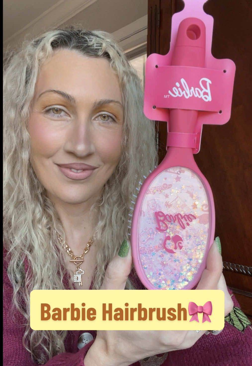 This pretty pink Barbie hairbrush is sold out but save this post so you can get it as soon as it comes back in stock! #hairbrush #barbietiktok #barbie #barbiegirl #barbieaccessories #barbiehairbrush #barbielover #barbieeverything #barbiegirlchallenge #brush #hairbrushes #tiktokshopyearendsale #spotlightfinds #miniso #minisofinds #TikTokShop #tiktokfinds #tiktokshopfinds #tiktokshopholidaydeals #tiktokshopholidayhaul #tiktokmademebuyit #ttstastemakers #ttstakeover #ttslevelup #creatorboostcamp #newyearnewaura #trending #cutefinds #cutestuff #fypシ゚viral #foryoupage #viraltiktok #viraliza #barbiefan 