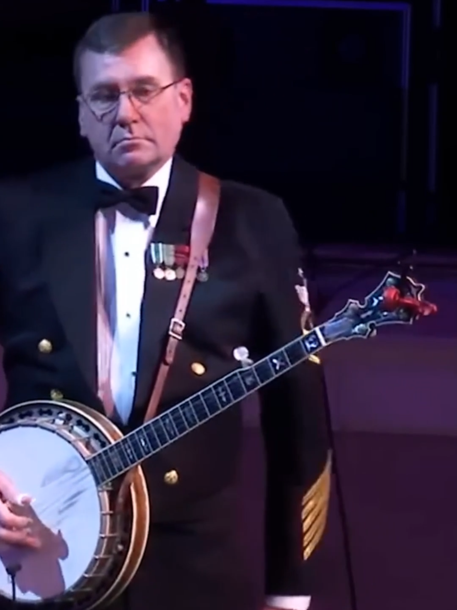 Dueling Jingle Bells - United States Navy Band #christmas #banjo #worldbluegrass #bluegrass