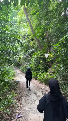had so much time sampai balik pun mcm bole buat paranormal dah😭🤣 sumpah lervee sunset hunting here with them while use pacing 2x speed with akih hihi😆 lama tak hike so i enjoy it a lott🥰#bukitgertaksanggul #Hiking #naturelover 