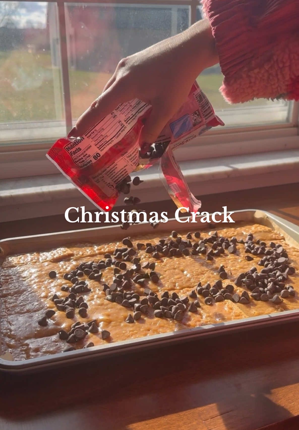 First time making this and it was seriously so easy & the perfect sweet/salty mix! #christmascrack #christmasrecipe #christmasbaking #baking #bakingrecipe #christmas #holidayrecipe #festive #trending #fyp #fypage 