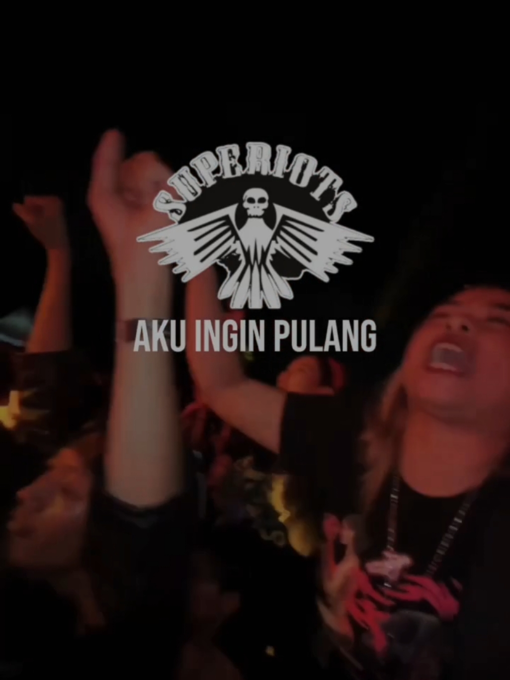 🔥Airrrr🥵🤣 #rockinsurabaya #superiots #superiots_akuinginpulang #konser #lagold #fyp 