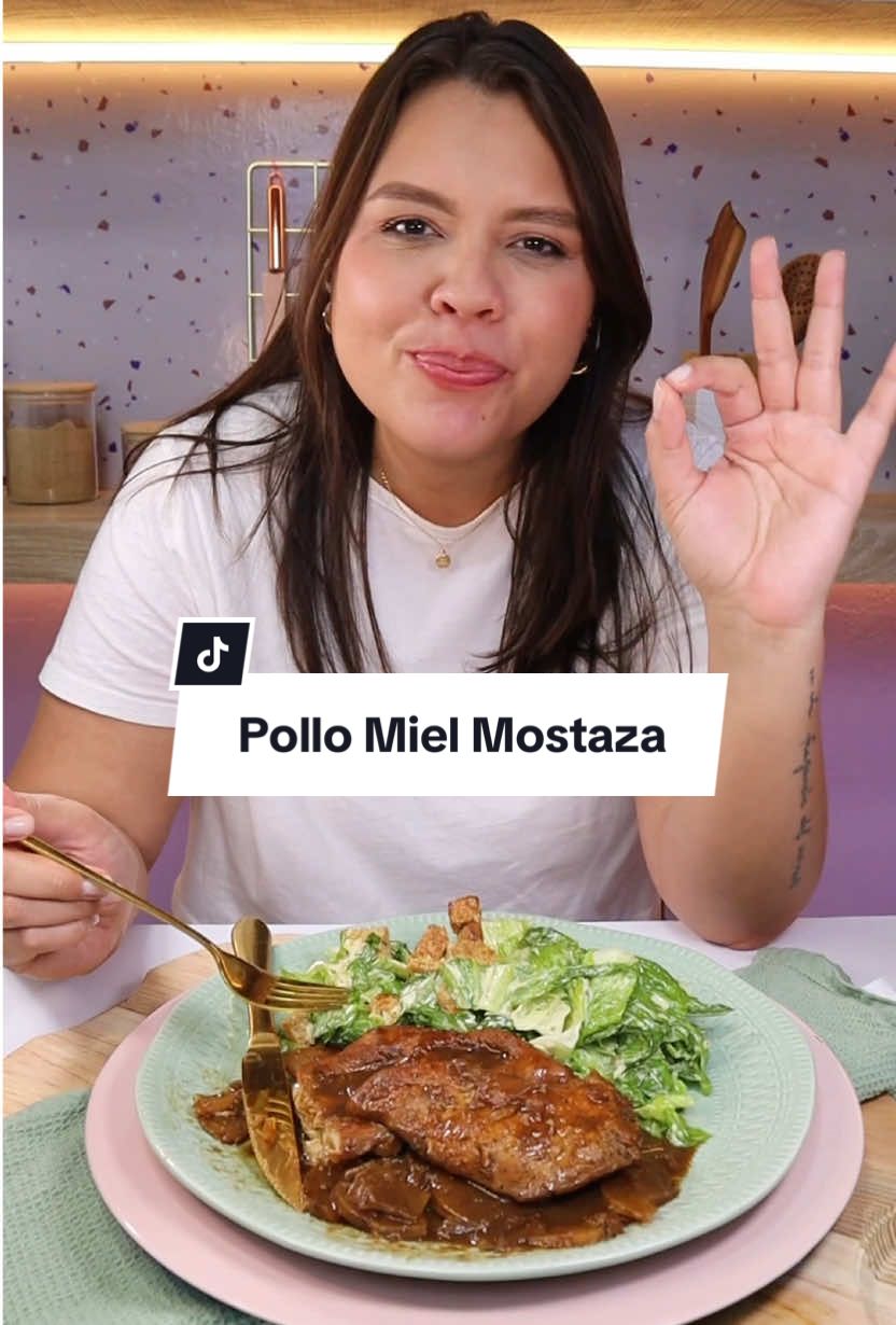 Pollo Miel Mostaza 10/10 Ingredientes: Pollo: 💜6 milanesas de pollo sazonadas con:  -1 cda de hierbas italianas de McCormick  -Sal y pimienta al gusto  -2 cds de aceite de oliva  Salsa: 💜150ml de agua  💜2 cds de salsa de soya McCormick  💜2 cda de miel mostaza preparada McCormick  💜2 cds de miel de abeja  💜1/2 cda de ajo troceado McCormick  💜1 cdta de hierbas italianas McCormick  💜1 cebolla grande  💜2 papas medianas  🥗 Ensalada: 💜1 cdta de mostaza McCormick  💜1 cdta de alcaparras  💜2 cds de pecorino rallado  💜1 cdta de salsa de soya light de McCormick  💜3 cds de mayonesa o 2 cds de yogurt griego  💜1 cda de agua fría  💜1cdta de albahaca seca McCormick  💜Lechuga romana bien limpia  💜Crotones de pan tostados con sal, hierbas italianas McCormick y aceite de oliva  💜Queso pecorino rallado  ¿Te gustó este almuerzo? ¿Qué más le agregarías?  #muyalajuliana #recetas #recetasbuenazas  #ensalada #recetasfaciles #pollomielmostaza