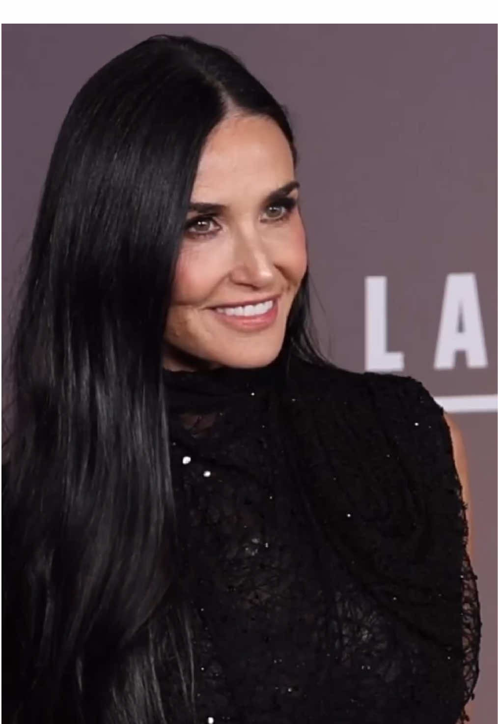 Demi Moore reflexiona sobre la enfermedad de Bruce Willis y el impacto en su familia #demimoore #brucewillis #demimoorebrucewillis #actores #celebrities #famosos 