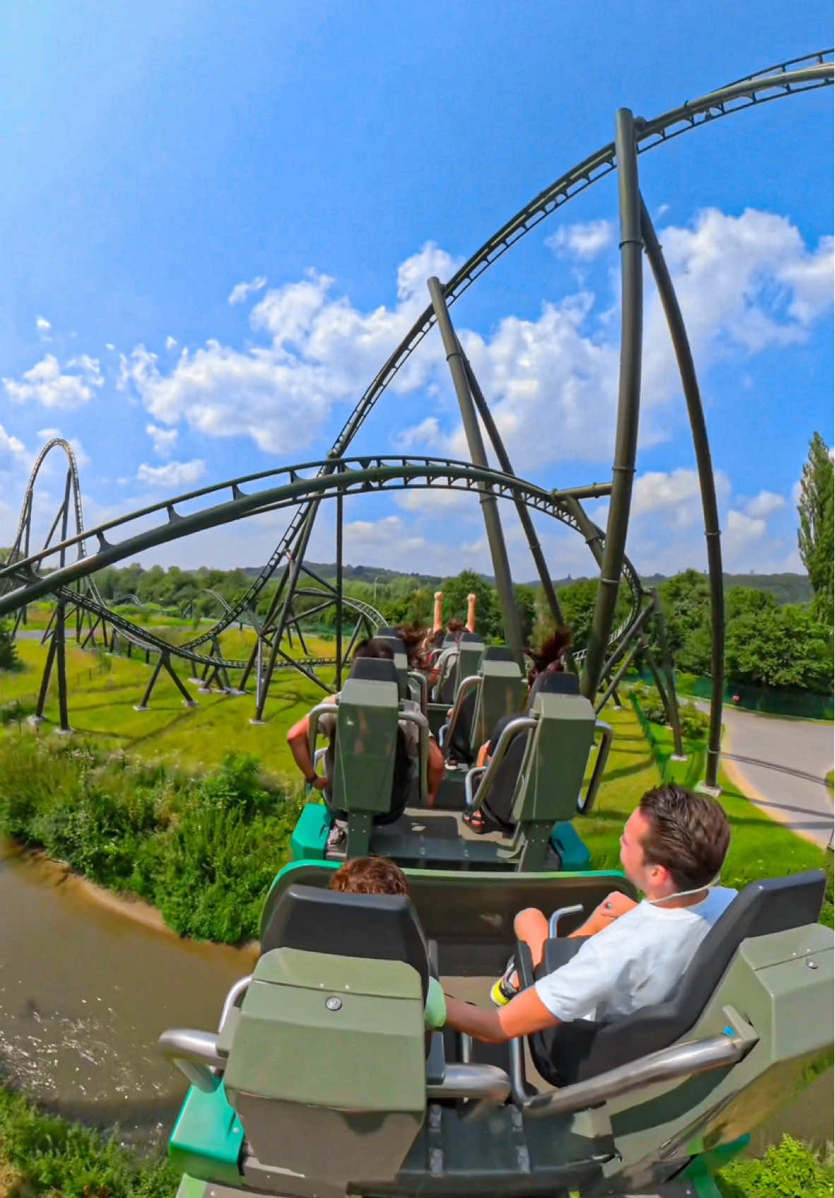 The tallest, fastest and longest coaster in Belgium: Kondaa 😎🎢 This 1.2 km / 3937 ft long ride has 15 airtime moments in which you are being lifted out of your seat. Despite having no inversions this ride serves a lot of thrill. Located at Walibi Belgium 🥰🇧🇪 #themepark #rollercoaster #adrenline #scary #belgium #coaster 