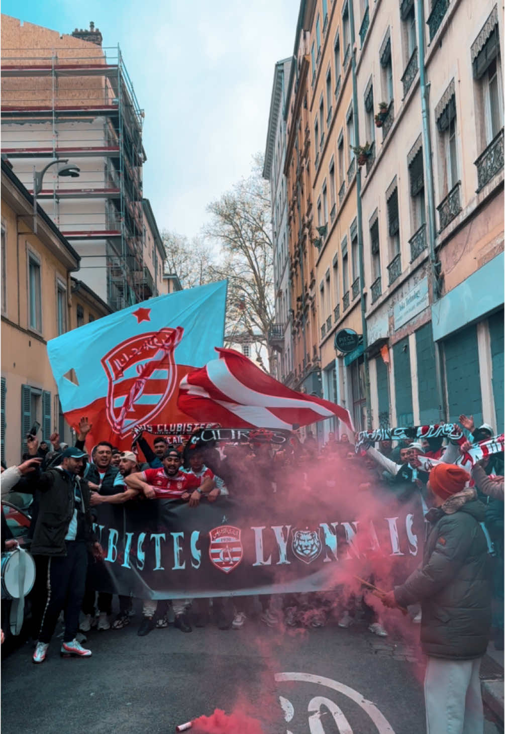 Curva nord Clubiste Lyon France 🇫🇷🇹🇳 #clubafricain #tunisia #curvanord #النادي_الافريقي 