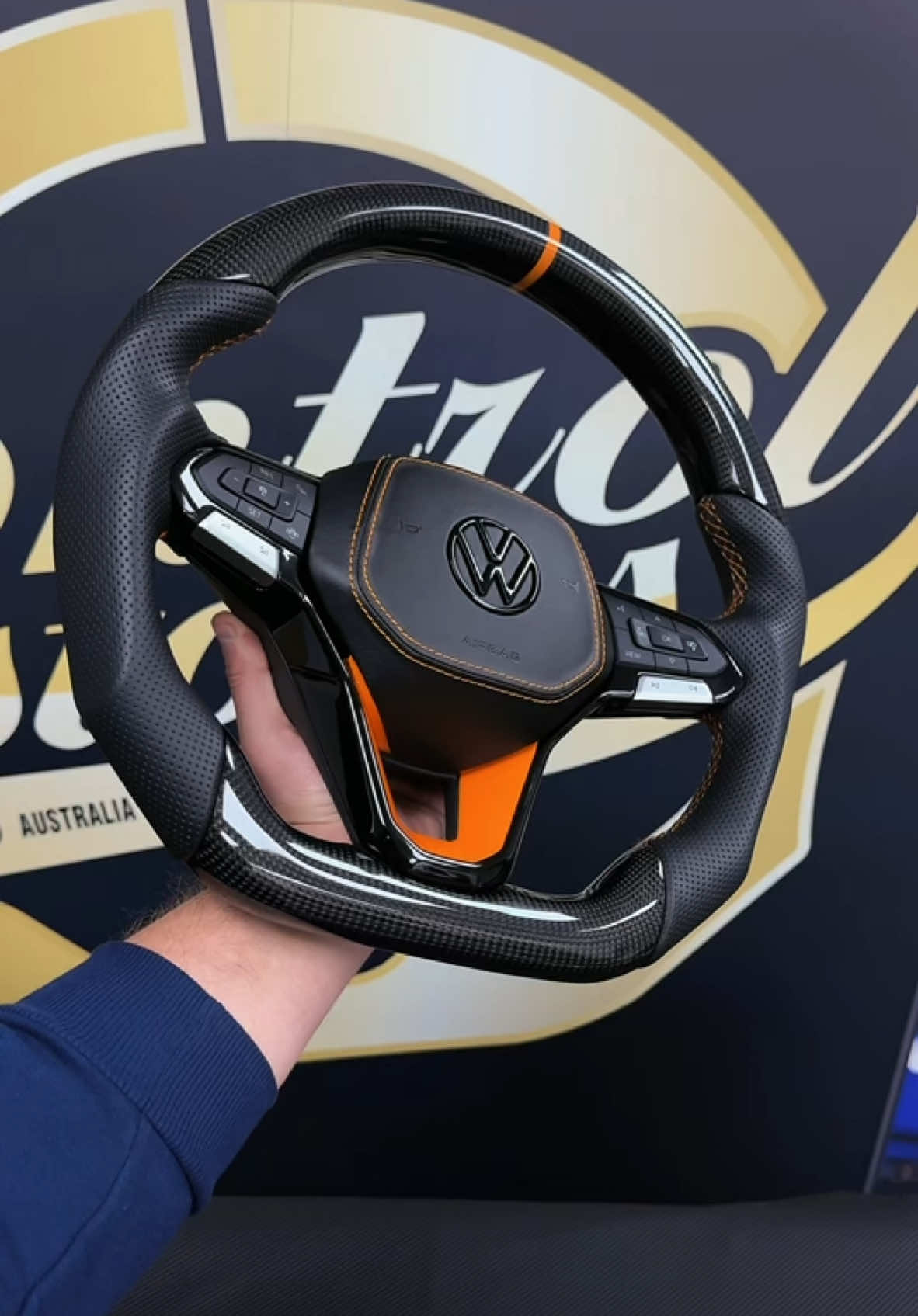 How’s this one?  Stunning Golf MK8 carbon steering wheel with a orange accents 💪 #controlcustomsuk #vwgolf #vwgolfmk8 #mk8r #mk8gti #vwtransporter #vwt61 #vwtransporter #carbonfiber #carbonfibersteeringwheel #carbonfibergang #resinart #automotive #gamechanger #carsofinstagram 