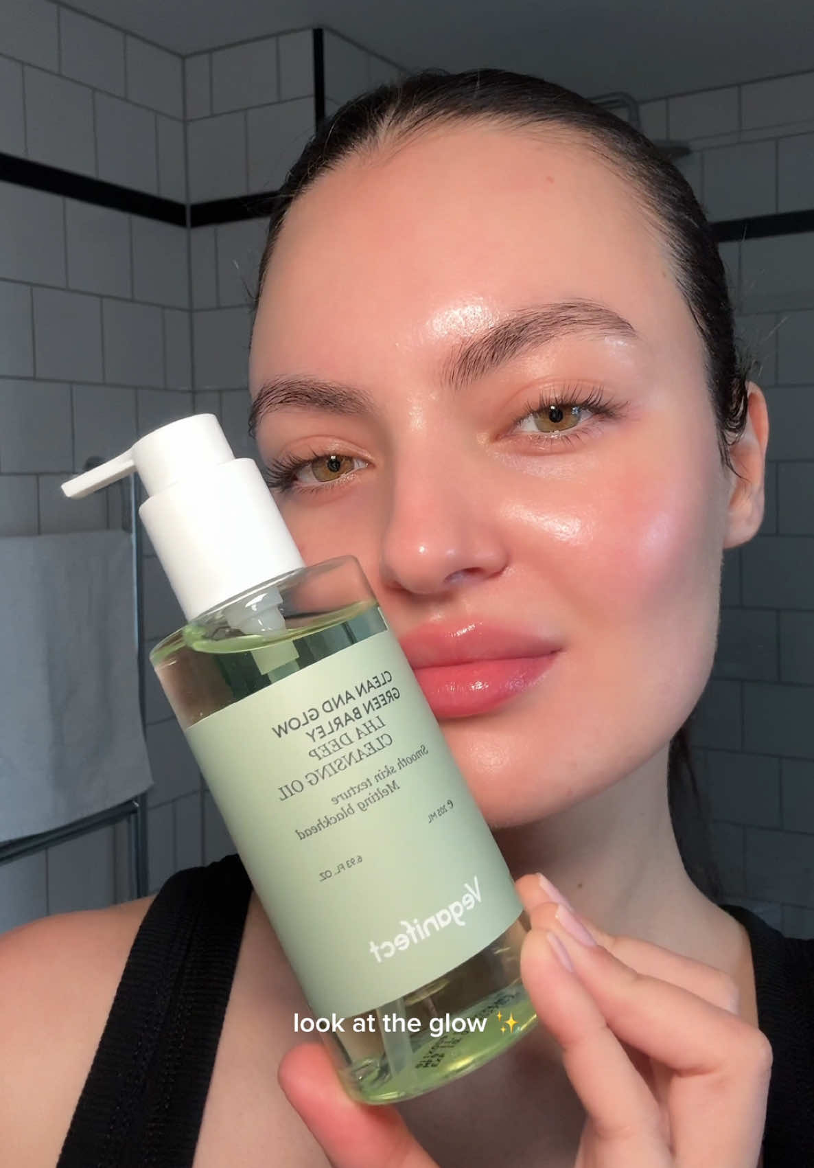 winter cleansing routine using @Veganifect_global clean and glow green barley LHA deep cleansing oil ad #veganifectpartner #veganifect #cleansingoil #kbeauty #glassskin #koreanskincare #acnetransformation #acnescars #skinbarrier #healthyskin #skincareroutines 