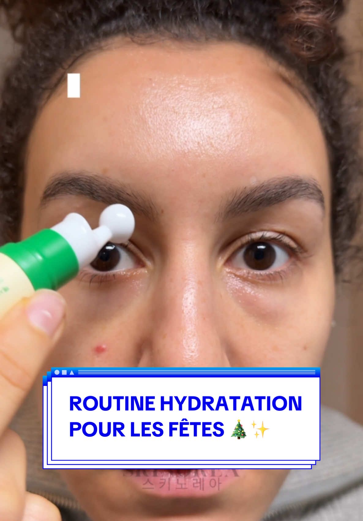 Une routine hydratation max pour rayonner pendant les fêtes 🎄🎉 Étape 1 : Toner 🌿 Haruharu Wonder Black Rice Hyaluronic Toner Free of Alcohol & Fragrance Commence par ce toner hydratant et apaisant, riche en extrait de riz noir et en acide hyaluronique. Il prépare ta peau à recevoir tous les bienfaits des soins suivants Étape 2 : Ampoule 💧 SKIN1004 Madagascar Centella Probio-Cica Intensive Ampoule Ce sérum réparateur hydrate en profondeur et renforce la barrière cutanée, parfait pour une peau éclatante et apaisée en plus d’être anti-âge  Étape 3 : Contour des yeux 👁️ AXIS-Y Vegan Collagen Eye Serum Offre à ton regard un boost d’hydratation et de fermeté grâce à ce gel vegan enrichi en collagène. Idéal pour défroisser et illuminer le contour des yeux Étape 4 : Crème hydratante 🍚 I’m From Rice Cream Termine avec cette crème nourrissante et légère, à base d’extrait de riz, pour une peau douce, lumineuse et parfaitement hydratée tout au long de la journée & have a holly jolly Christmas 🎄 🎅🏼🧑🏻‍🎄 Produits skincare coréens disponibles sur notre K-beauty shop, lien en bio ✨ ················· SKINOREA • 스키노레아 Korean skincare shop 🛍️ 🔗 www.skinorea.com 📦  1-5 days EU delivery 🏝️ DOM-TOM shipping 💐 Free samples with all orders  #kbeauty  #kbeautyfrance #kbeautyshopfrance #skinorea 