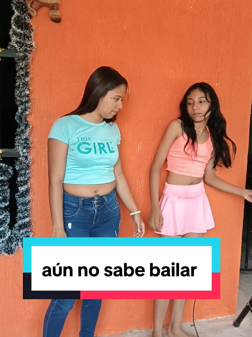 no sabe bailar 😞 #reels #fyp #Viral 