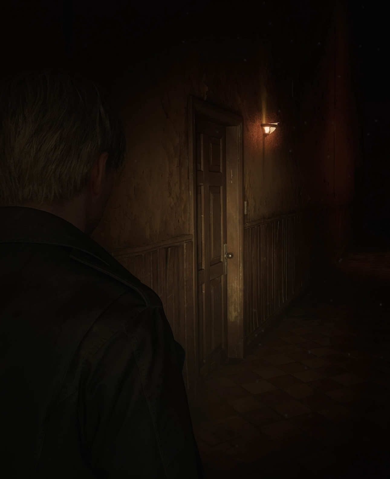 🩸═ 𝐒𝐇𝟐𝐑 - 𝐋𝐚𝐛𝐲𝐫𝐢𝐧𝐭𝐡 𝐖𝐡𝐢𝐬𝐩𝐞𝐫𝐬 ═🩸 In Silent Hill 2 Remake, muffled whispers can be heard in the hallway right before the Angela Abstract Daddy boss fight. If you try to open the door where the whispers are coming from, you will hear a gasp and the whispers will stop.  ════════ 𝐉𝐨𝐢𝐧 𝐦𝐲 𝐒𝐢𝐥𝐞𝐧𝐭 𝐇𝐢𝐥𝐥 𝐝𝐢𝐬𝐜𝐨𝐫𝐝 𝐬𝐞𝐫𝐯𝐞𝐫 “༒𝐓𝐡𝐞✵𝐎𝐫𝐝𝐞𝐫༒