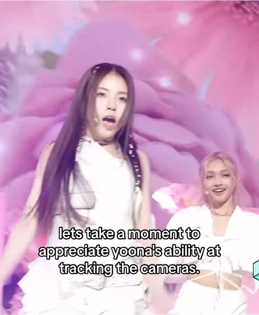 the way she switches from camera to camera is CRAAZYYYY #unis #ohyoona #yoona #everafter #kpop #curious 