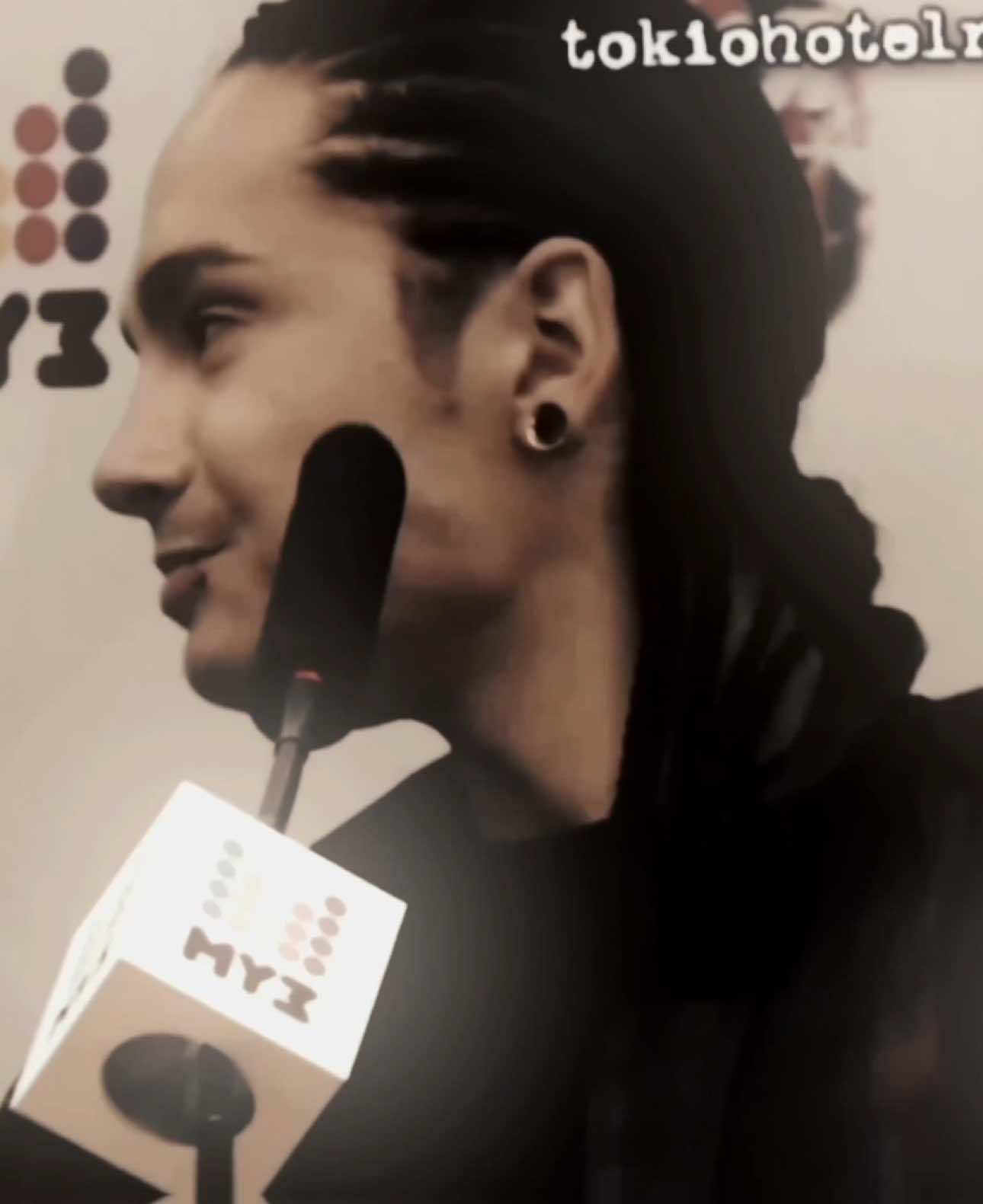 #TOMKAULITZ his jawline omg #tomkaulitz #tokiohotel #tokiohoteledit #fyp #4u #xyzbca #vsp #foryou #4you 