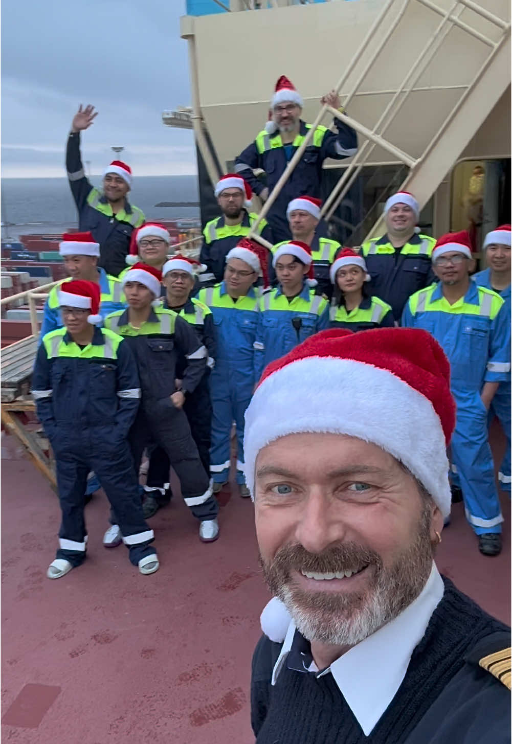 Only one more sleep before it is Christmas, so it is about time to shoot the annual official Venta Maersk Crew Christmas Photo! . #christmas #ventamaersk #maersk #crew #photo #merrychristmas #navidad #noel #weihnachten #froheweihnachten #feliznavidad #jul #glædeligjul #julombord #christmasonboard #team #nisser #nissehue #blivskibsofficer #detblaadanmark #danishshipping #seafarersarekeyworkers #noshippingnoshopping #seafarer #sailor #happyholidays #captain #captainthomas #captainandmorelinkingseaandshore #alwaysonboard 