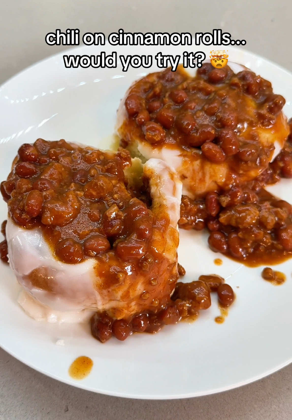 Chili on cinnamon rolls... would you try it? 🤯 #kroger #cinnamonrolls #chili #cinnamonrollchili #foodpairings #weirdfood #holidayrecipes #comfortfood @shanilcooks // dairy free eats 