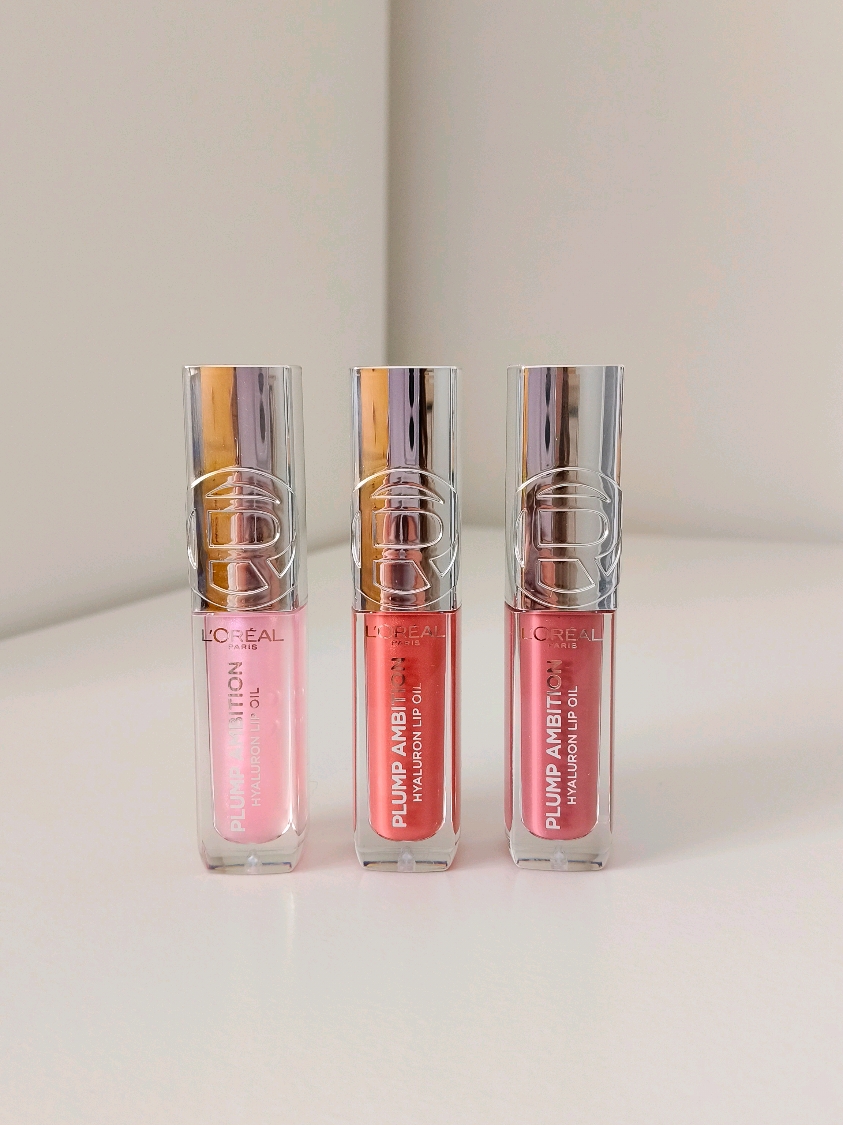 Swatching the NEW @L’Oréal Paris Plump Ambition Lip Oils ✨ This new lip oil is formulated with Hyaluronic Acid & Tripeptides to visibly plump and smooth lips with 24 hour hydration. The cushioning applicator with massaging beads caresses lips for a luxurious application 😍 Shades Shown; 🔮 101 Crystal Clear 🩷 601 Worth It 🧸 650 Nude Macaron Can you ever really have too many lip oils? 👇🏻💬 *self-purchased (RRP £11.99 each) #loreal #lorealparis #plumpambition #lipoil #lipplumper #lipproducts #lipcare #worthit #affordablebeauty #affordablemakeup #newinmakeup #closeup #closeupmakeup #swatches #makeupswatches