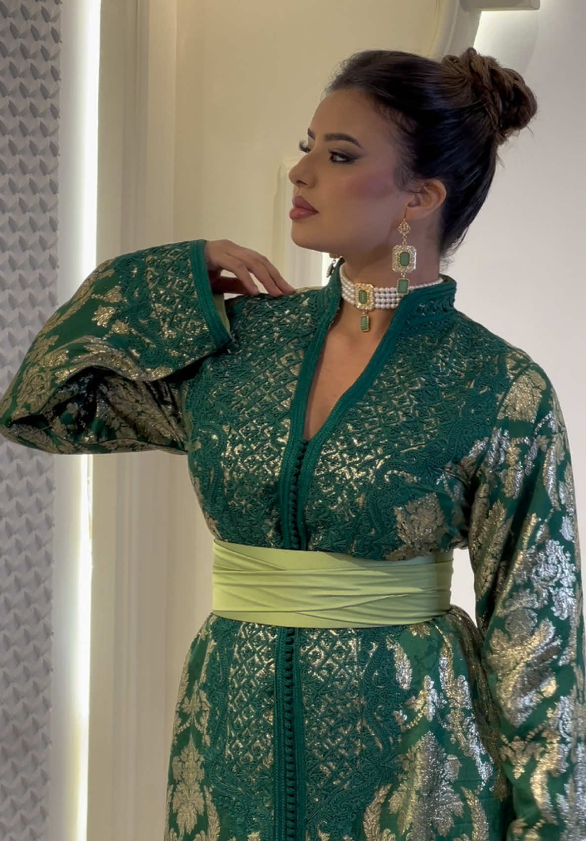 Tradition in green.🪡✨ Kaftan Mariam - available in 3 different colors  Shop online: www.kaftanelegance.com #kaftanelegance #caftan #قفطان #caftanmarocain #morocco #caftanmorocco #caftandumaroc #caftanmarocain🇲🇦 #jellaba #caftandress #kaftan #moroccanfashion #caftans #arabic 