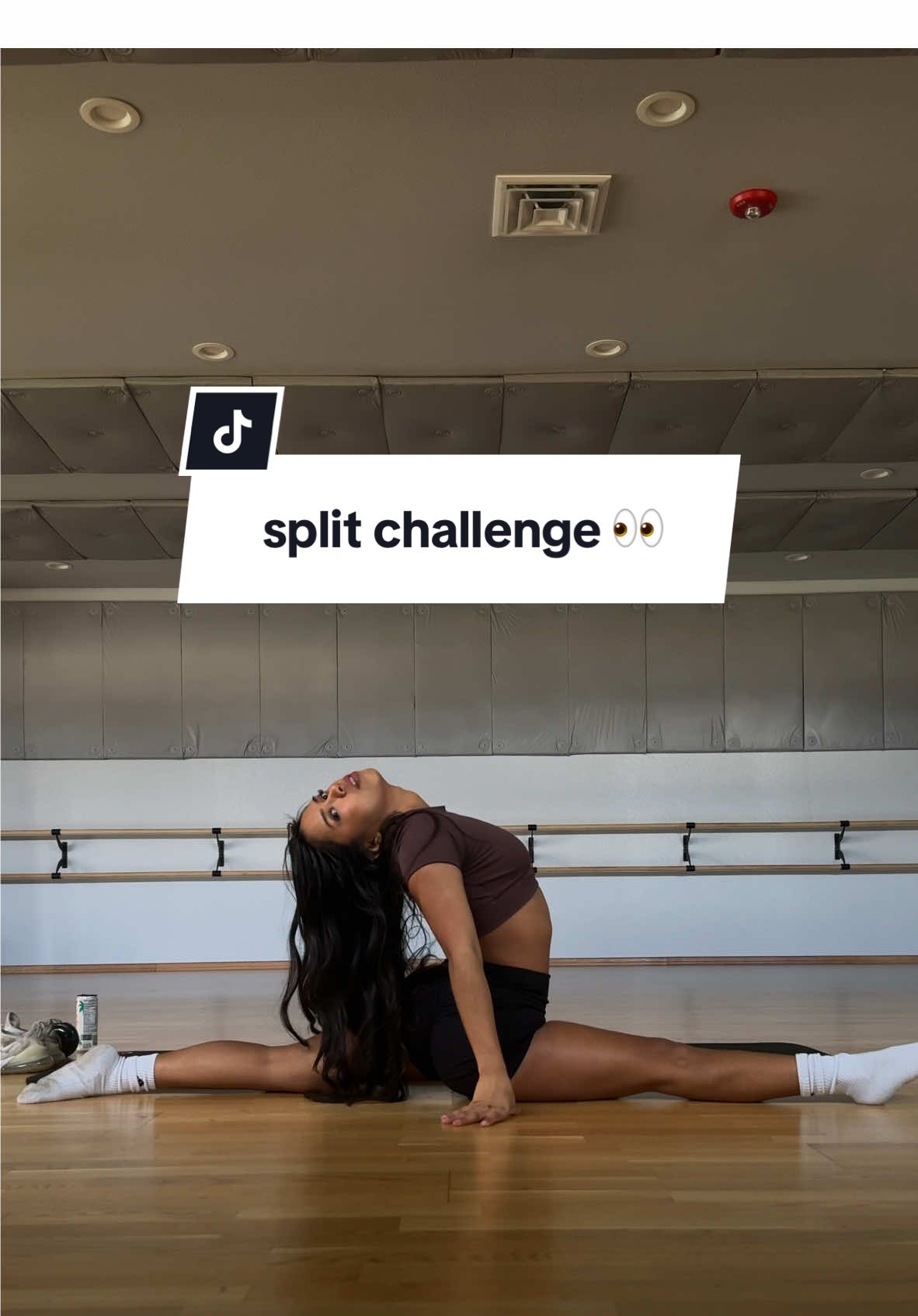 a new split challenge 👀 #splits #splitchallenge  #flexibility  #fyp #gymgirl #Fitness #fitnessmotivation #forthegirls 