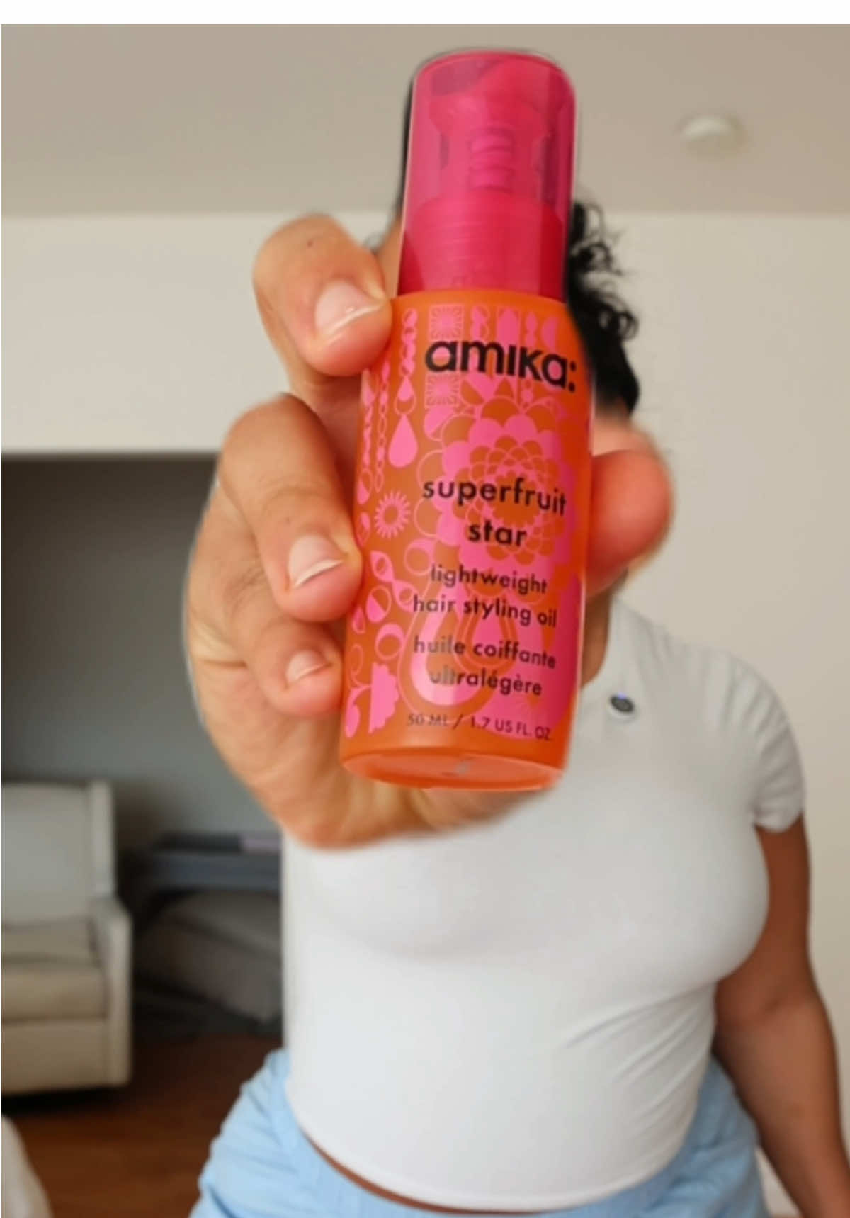 @amika stays in rotation amongst the pros so it’s always been a brand I keep in rotation when it comes to hair care. Their new superfruit star oil is very lightweight, it feels almost like a dry oil, and has so many benefits for your hair 💁🏽‍♀️ Available now at @sephora  #amikapartner