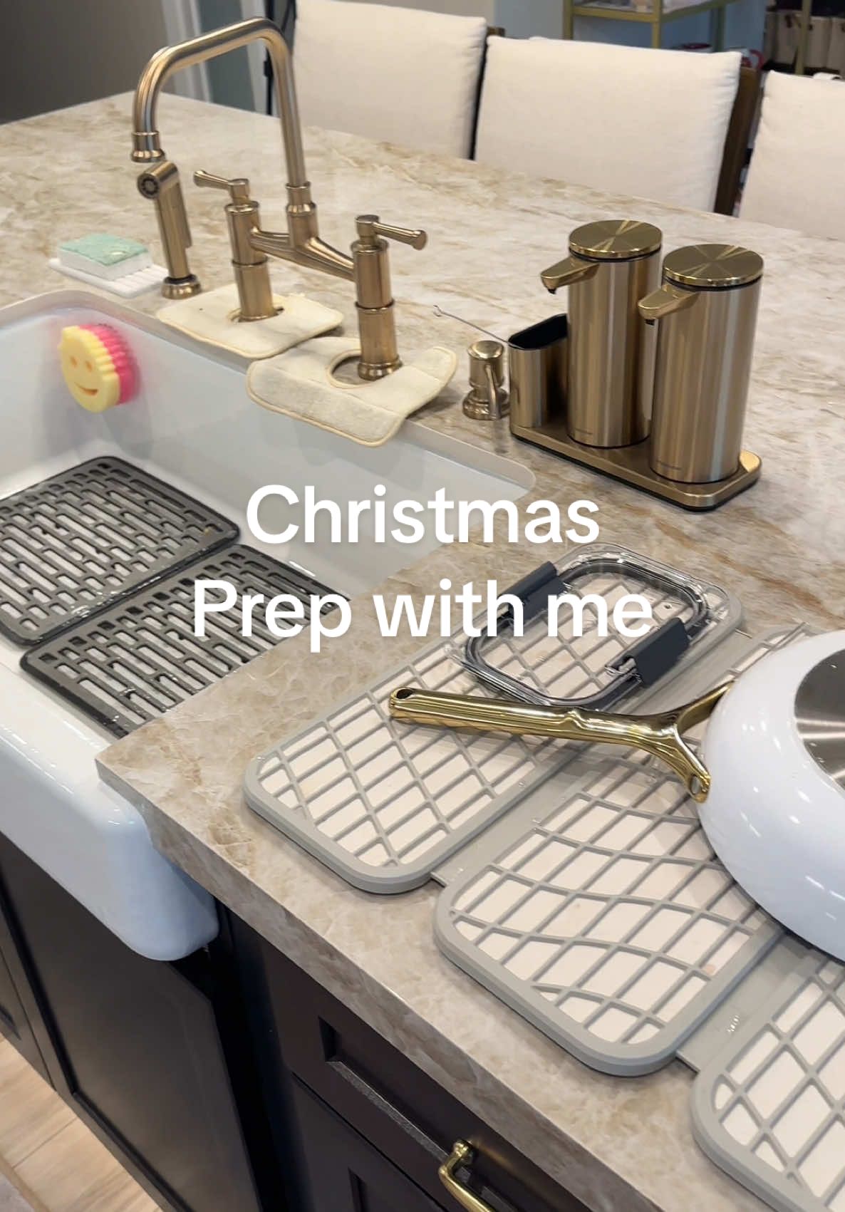 Prep the kitchen for christmas with me, without the perfectionism! 🎄🙂 I use to organize all the cabinets, wash down all the counters, deep clean floors, walls, stove etc before guests arrive, and while those tasks are great to get done, i found myself adding more & more tasks to an already long list that would make me feel so anxious that i couldnt be fully present when it came time to host! Were changing it this year to be more kind to ourselves! So we can save all the energy for the big deep clean after guests leave. Hope this can help anyone else feeling the same way ☺️ #cleanwithme #prepforchristmas #christmasprep #christmaspreparations #perfectionism #perfectionist #anxiety #overcomingperfectionism #cleaning #christmashosting #hosting #hostingchristmas 