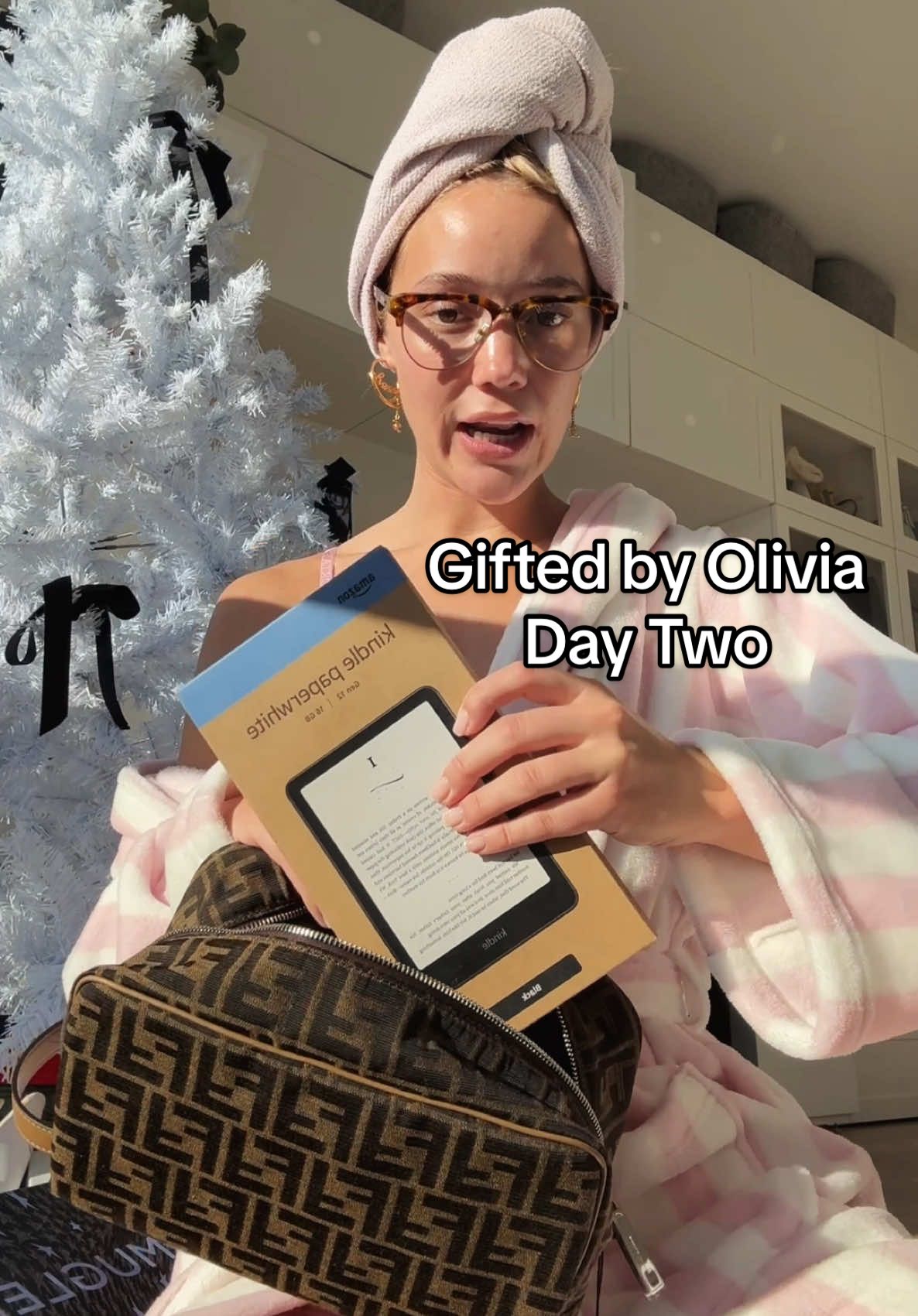 Gifted By Olivia: Day Two Travel girl🛫🌆🚕Link in Bio for youtube video. Announcing tomorrow at 11 AM on Instagram story<3 comment done once finished xoxoxo