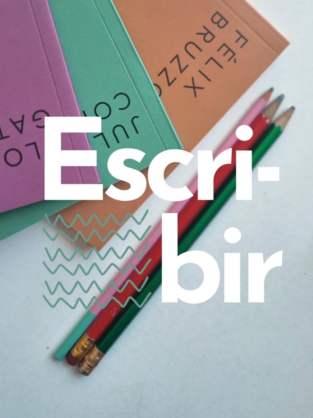 Papel y lápiz para la lista definitiva de libros sobre escritura ✏️📓 @Big Sur @Waldhuter Distribuidora @libros #booktok @Bookmate @BookBuster Club @Ediciones Godot #libros #escribir #escritura #creatividad #leer #BookTok