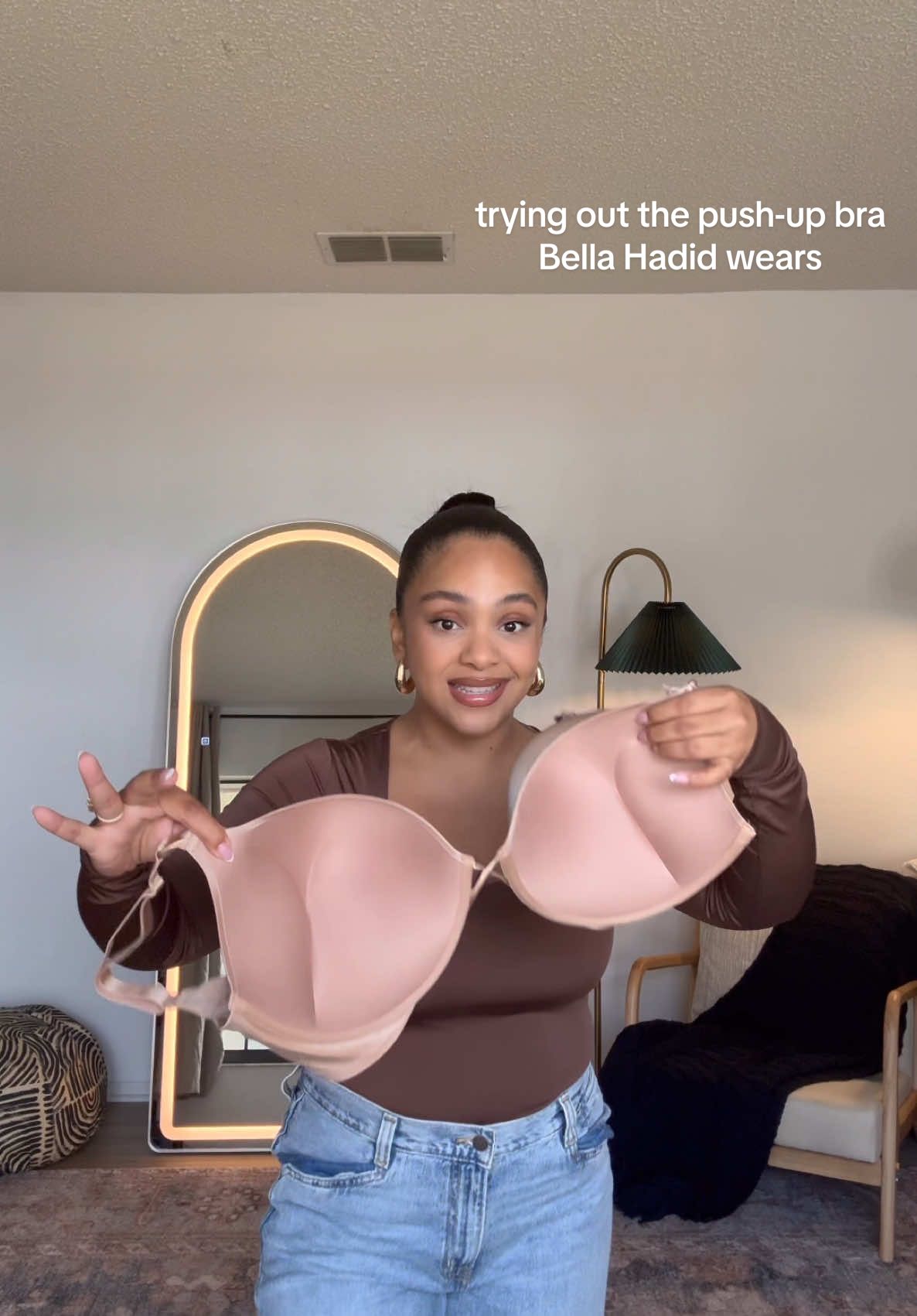 trying out the push-up bra Bella Hadid wears 👀 #bellahadid #creatorsearchinsights #victoriasecret #bra #pushupbra #fyp 