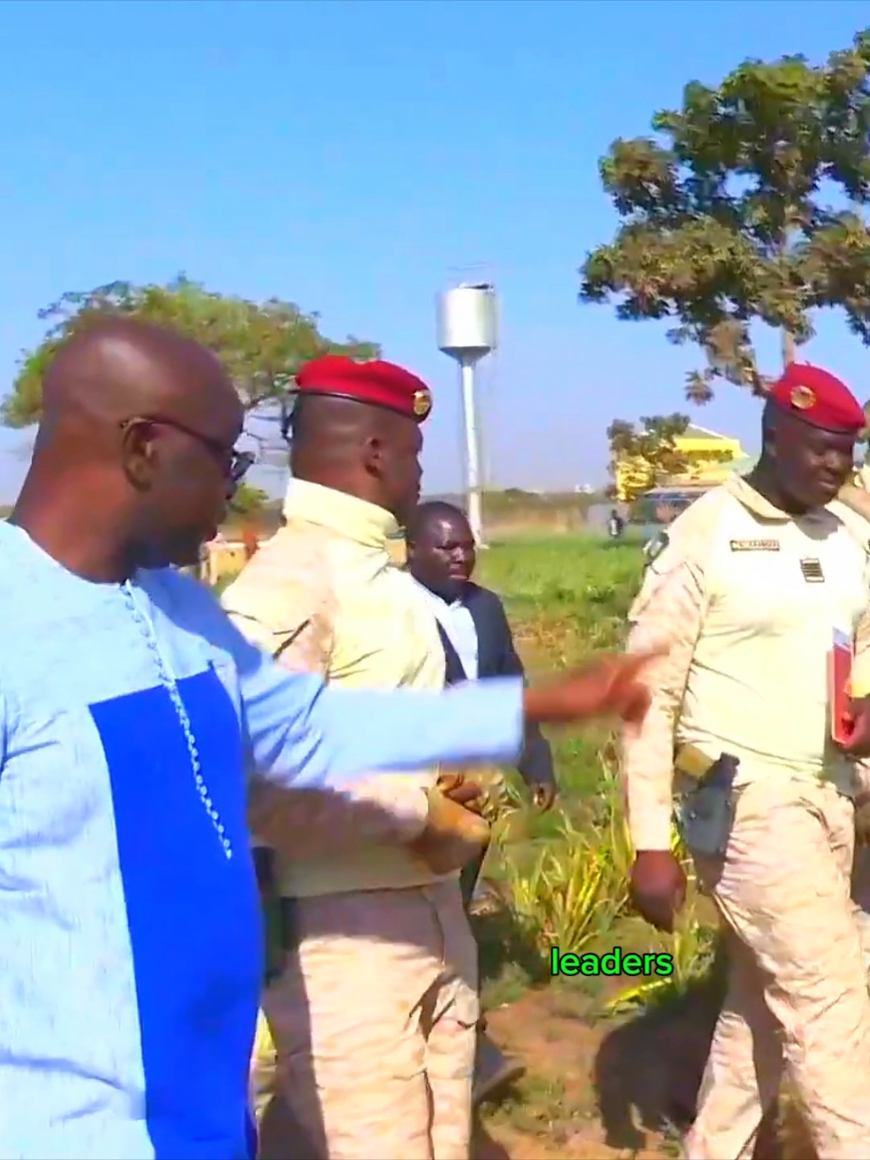 Offensive agricole : le Chef de l’État visite un champ d’ananas Ouagadougou, 23 décembre 2024). Le Président du Faso Chef de l’État, le Capitaine Ibrahim TRAORE a visité, ce lundi matin, un champ d’ananas #tiktokburkinafaso🇧🇫🇧🇫🇧🇫🇧🇫 