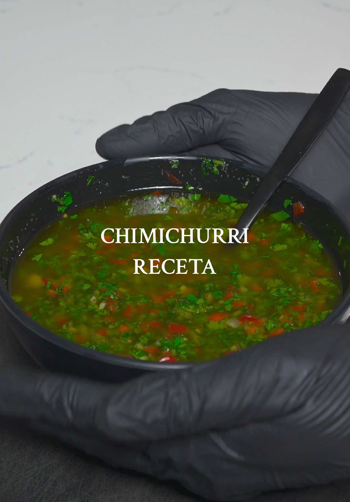 Nuestra receta👇 de preparar Chimichurri 🧄🌶️🫑 puedes ajustar el sabor con la cantidad de vinagre, sal etc  . . . #culturalatina_restaurant #fyp #paratii #recetas #recipes #EasyRecipe #foodtiktok #latinrecipes #chimichurri #recetasfaciles #recetascaseras #FoodTok 