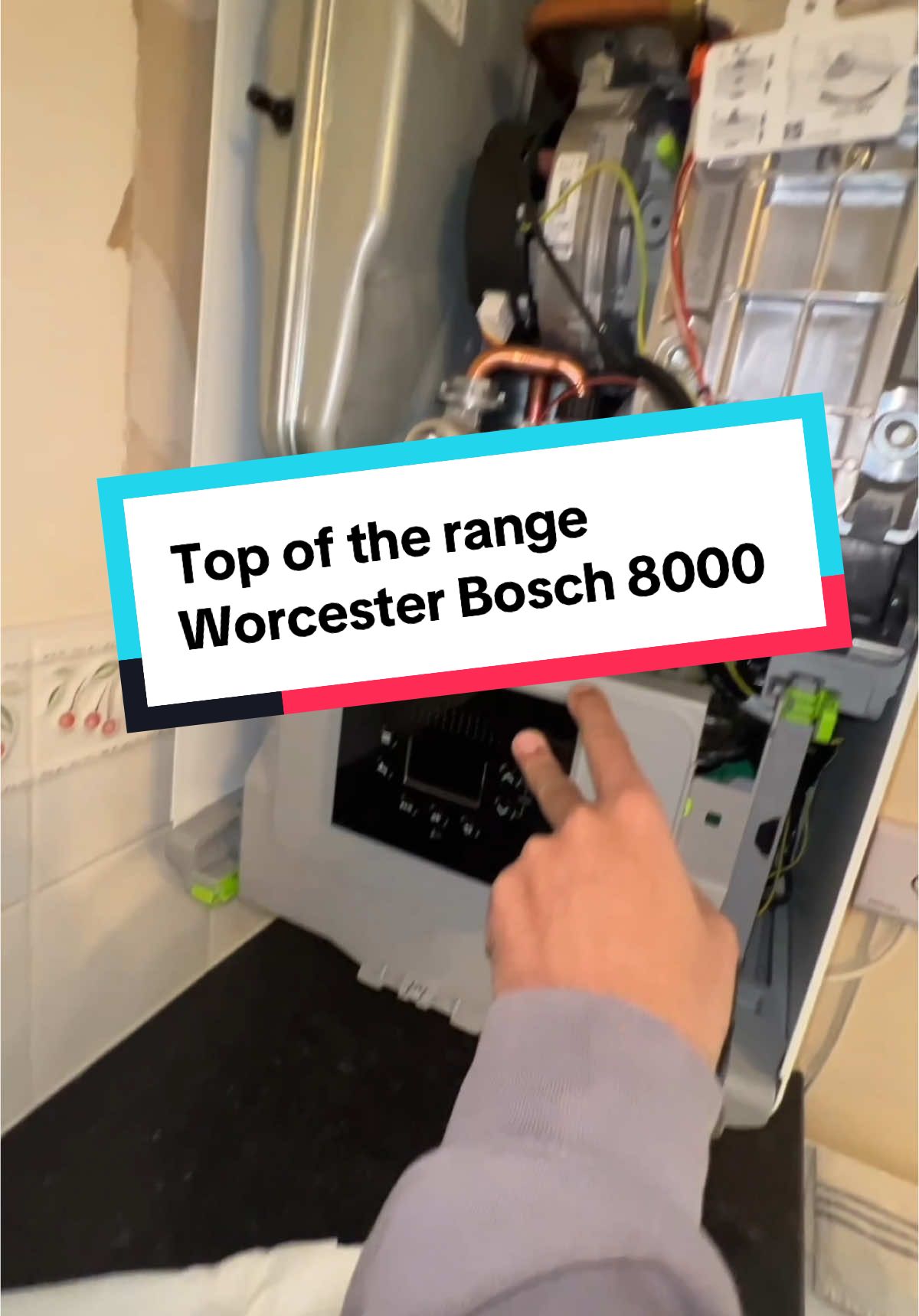 ⤴️ Top of the range Worcester 8000 Combi boiler 💥 is it any good❓Here is a quick look inside 👀 #worcesterbosch  #worcester8000 #combiboiler #bestboiler #combiboiler @Worcester Bosch 