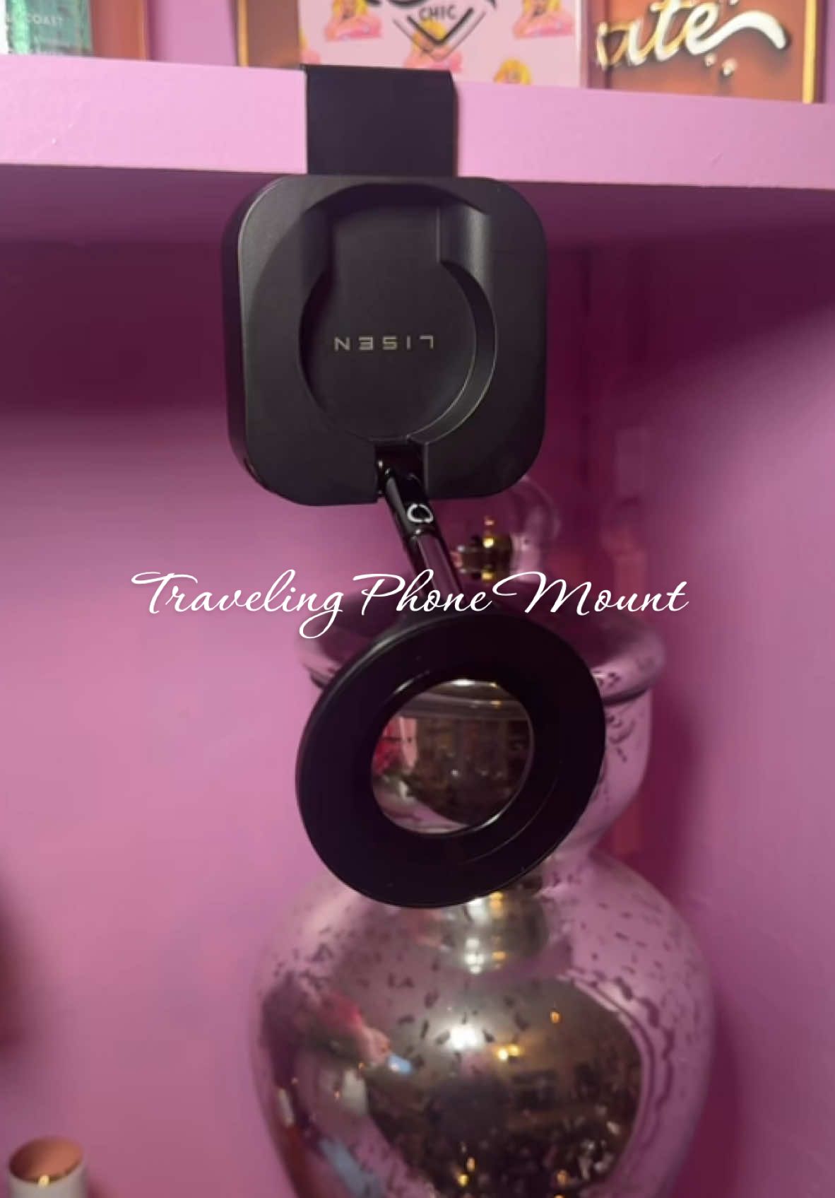 This is a perfect traveling phone mount m! #ttsbeautybesties #giftguide #newyearnewaura #fashionlookbook #mademyyear #tiktokshopcreatorpicks #tiktokshopholidayhaul #winterfinds