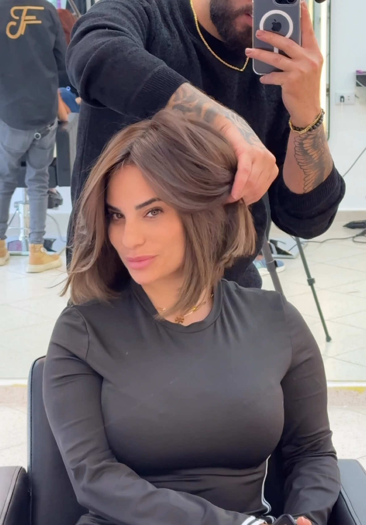 #fadijaberhairdresser عيني مش بتشوفكن🤫😉#حبيتوهاا😍🙈😂 #fypシ゚viral #hairdresser #دوبي_السعودية_الجزائر_تونس 