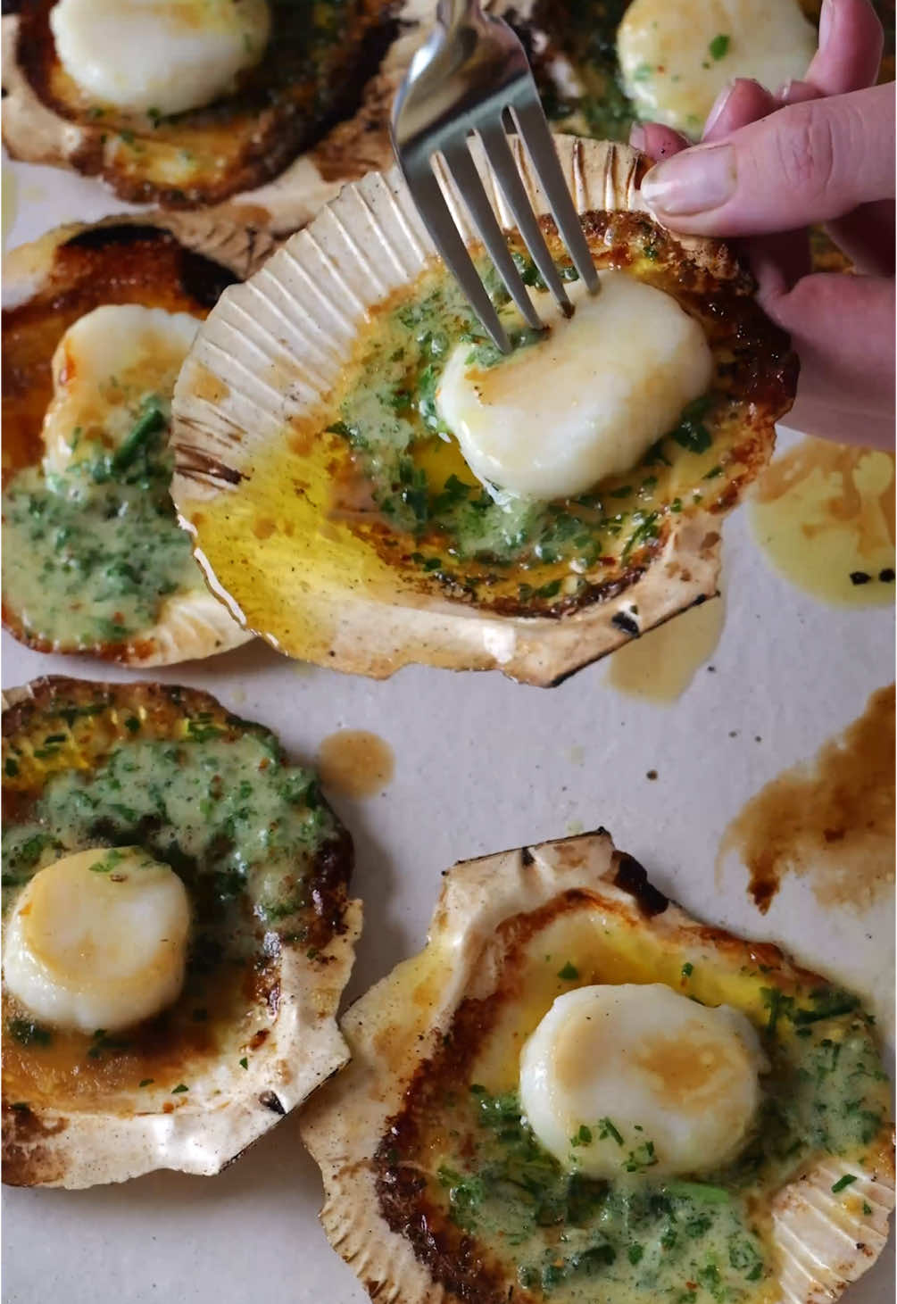 Garlic butter scallops #garlicbutter #bbqscallops