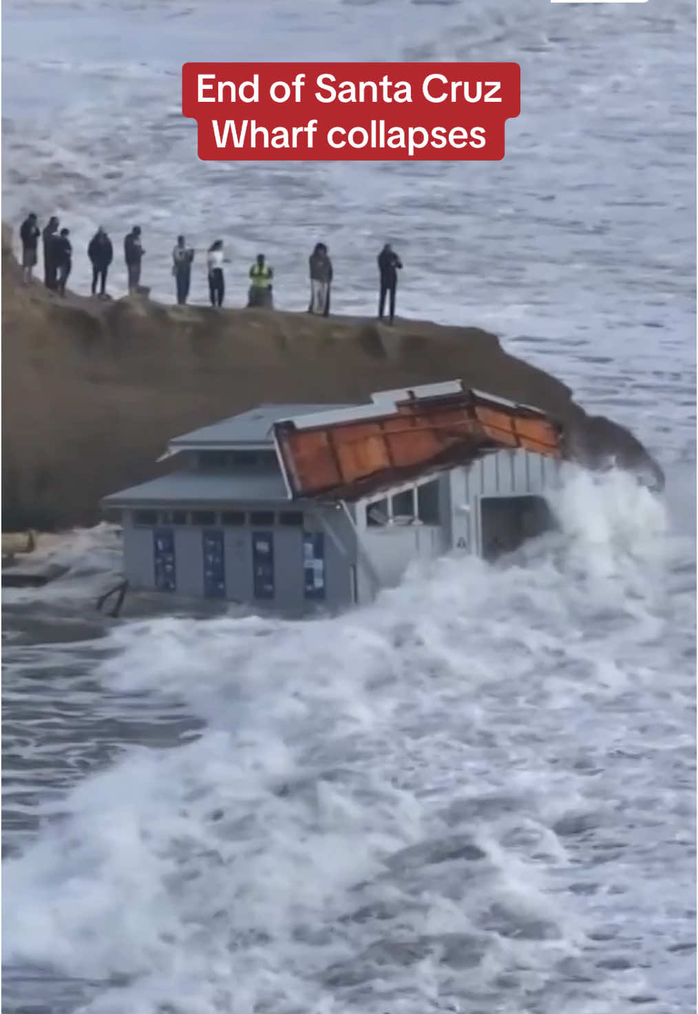 At least two people rescued after portion of Santa Cruz Wharf collapsed into the water, firefighters say. • #SantaCruz 