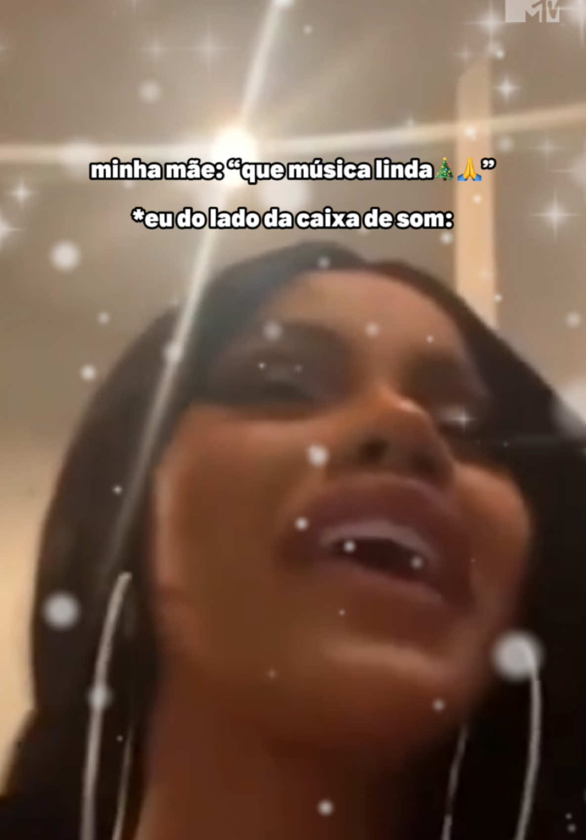 E esse hino de Natal da @Cardi B ? 😍🎄 (minha mãe nem sonha com a tradução) #MTVMúsica #CardiB #christmas 