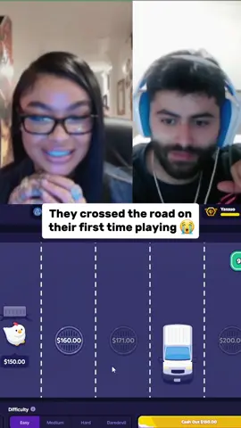 They crossed the road on their first time playing 😭  #clips #fyppp #fyp #streamer 