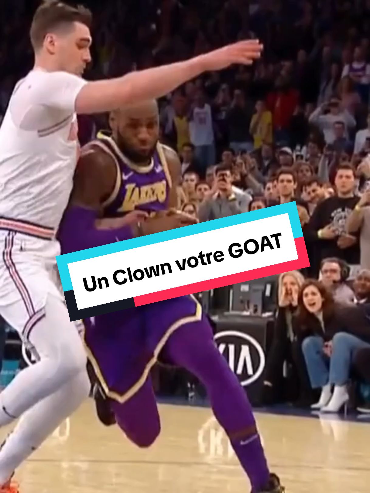 Les gens disent que Jordan était défendu par des joueurs moyens... et LeBron James se fait lock par ?? lol je saurais même pas prononcer son nom. Le GOAT ? laissez moi 🤣  #lebron #mj #basketball #goat🐐 #clown 