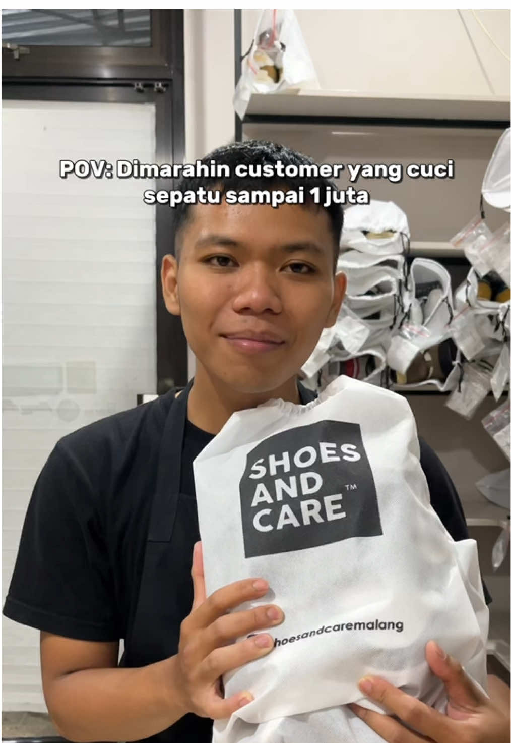 Dengan rela dimarahin 😊🙏 #shoesandcare #malang #fyp #kontenhiburan #kontenlucu #kontenviral #kontenkomedi #kontenkreator #hiburan #tren #lucu #komedi #kocak #viral #ngakak #trending #trend #xyzbca #xyzba #xyzbcafypシ #xyzabc #foryourpage #fypp #fypage #foru #foruyoupage 