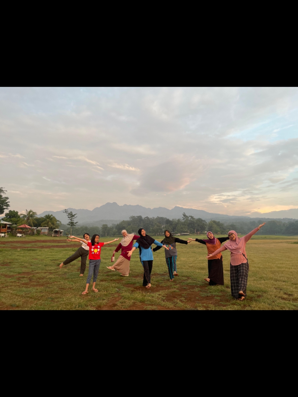 Jalan sehat berujung piknik 🤭🤭