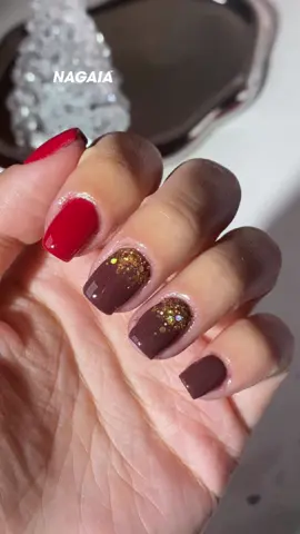 Follow my tutorial to get your 2 unique methods of ombre nails dipping glitter design ✨💅 and comment your favourite! 🙋‍♀️ #xmasnails #glitternails #christmasnails #acrylicnails #dipnailsathome #dipnailstutorial #nagaiadipkit #nagaiadippingpowder #thenagaia #fyp #rednails #brownnails #nailsartvideos #dippowder #cutenails #glitternailstutorial 
